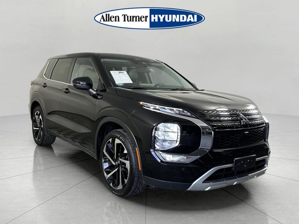 Used 2024 Labrador Black Pearl Mitsubishi SE image 2