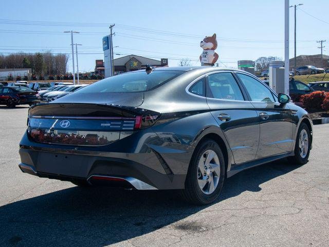 New 2026 Gray Hyundai SE image 5