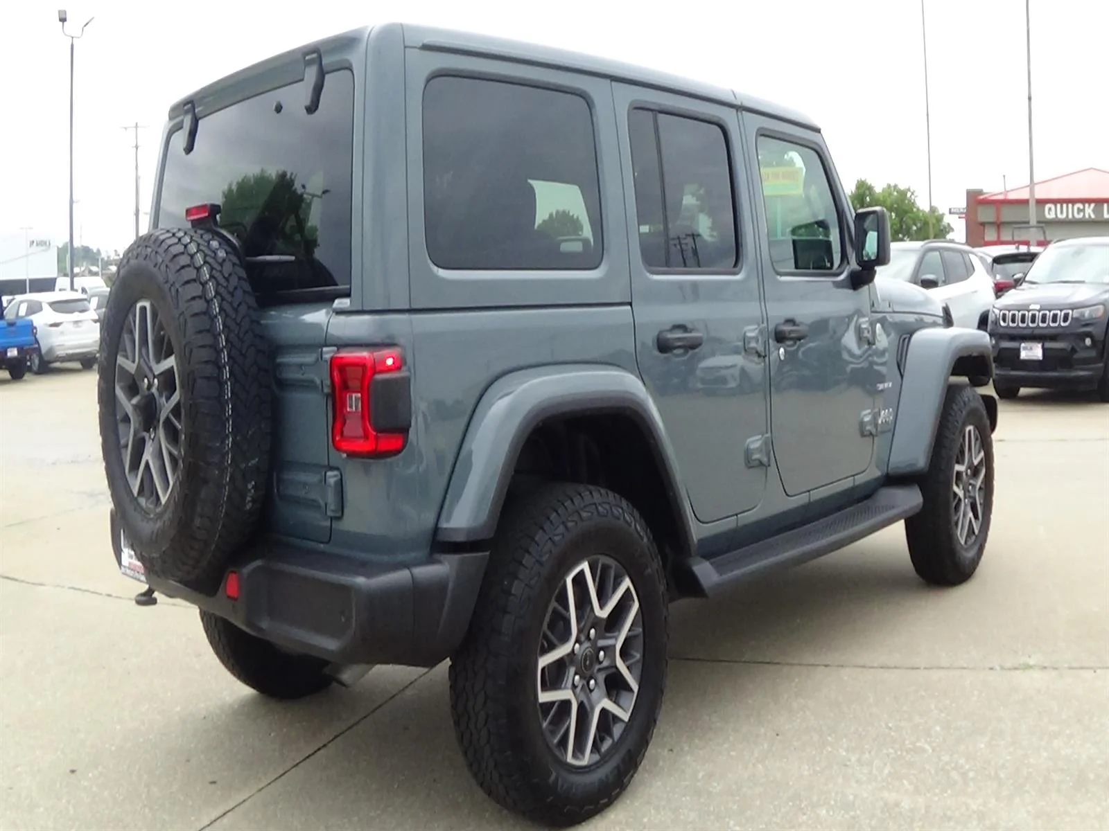 Certified Used 2024 Anvil Clear Coat (pds) Jeep Sahara image 6