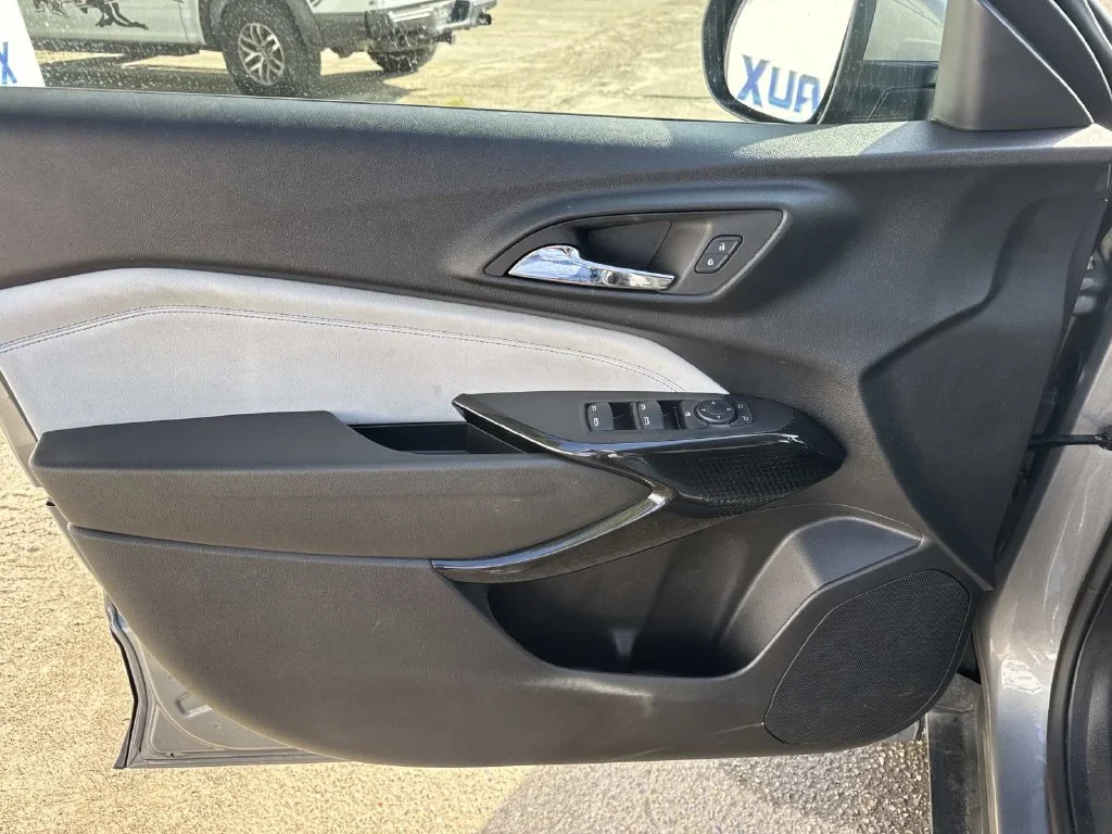 Used 2025 Gray Chevrolet LT image 32