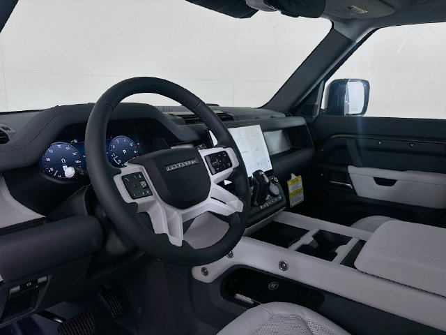 Used 2026 Green Land Rover S image 8