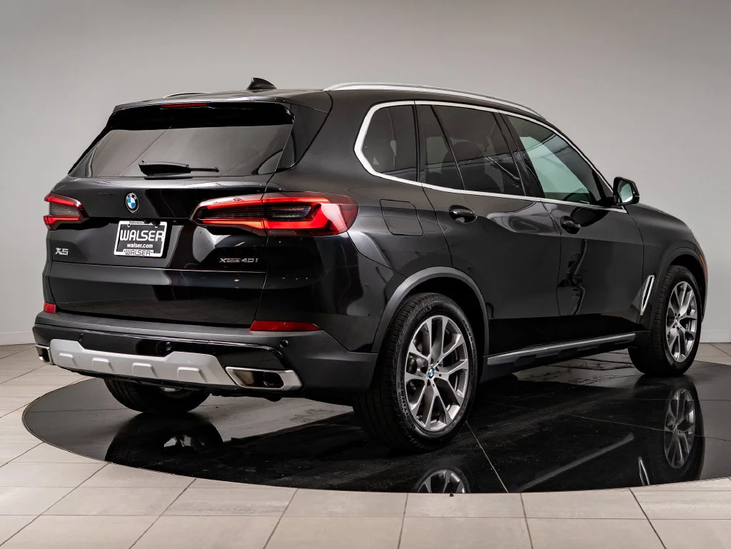 Used 2023 Black Sapphire Metallic BMW xDrive40i image 10
