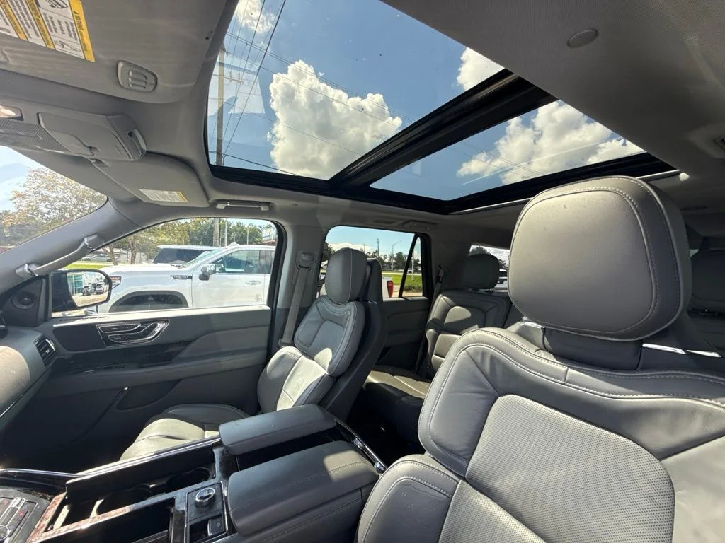 Used 2019 Blue Lincoln Select image 7