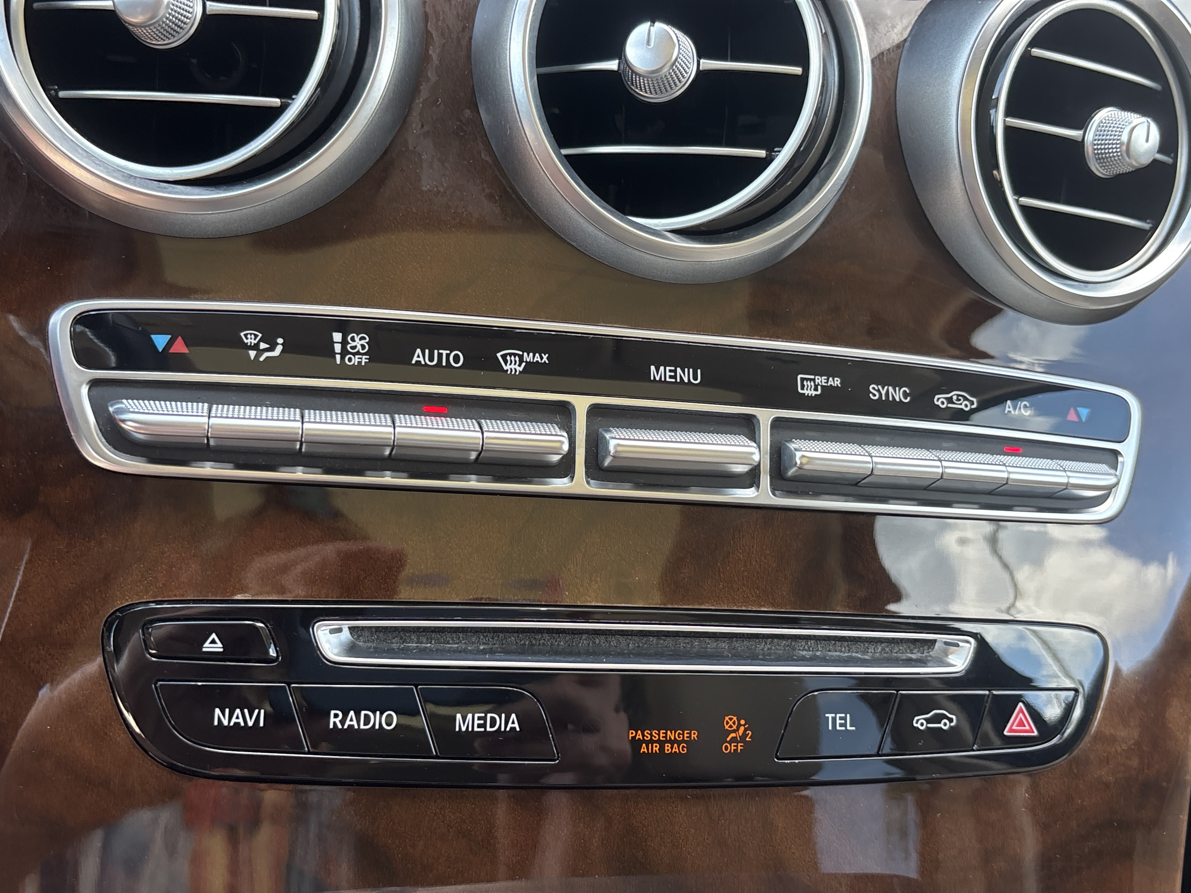 Used 2018 POLAR WHITE Mercedes-Benz 300 4Matic image 33