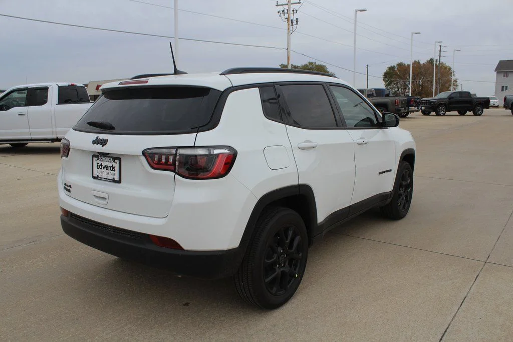 New 2026 White/off-white Jeep Latitude image 3