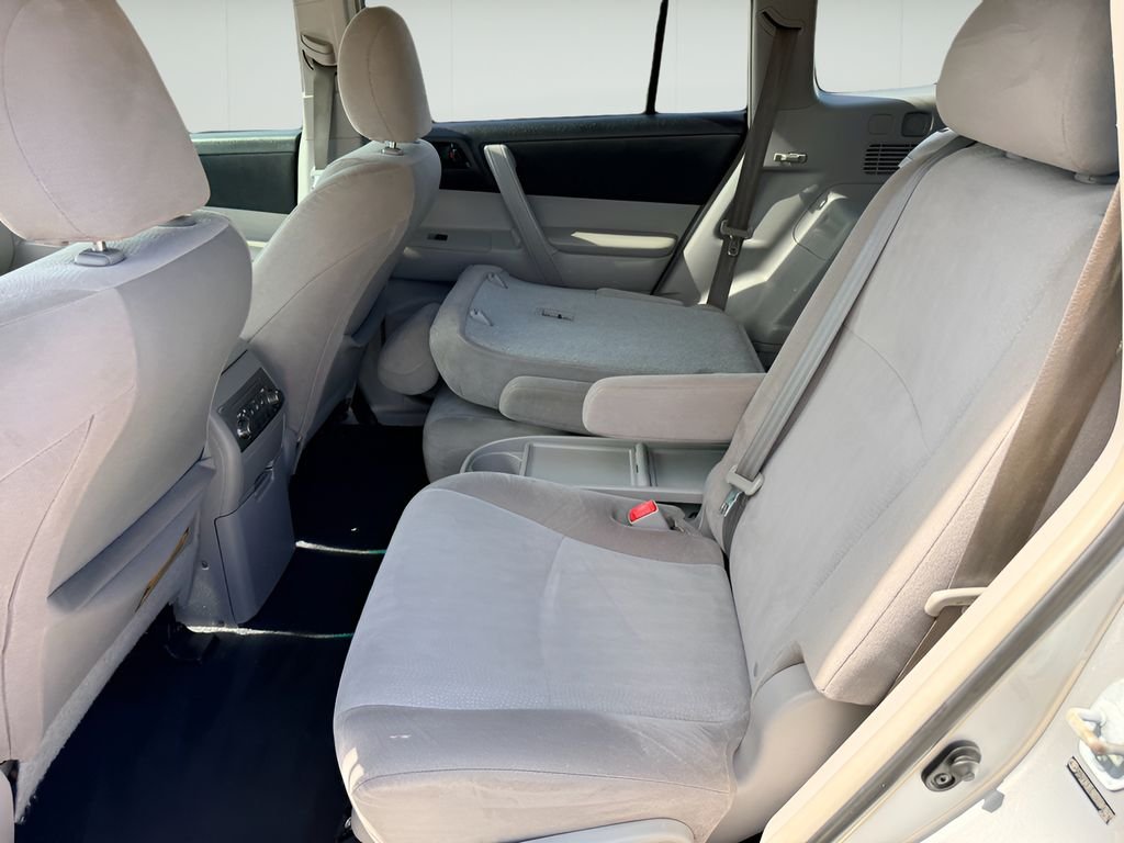 Used 2013 Classic Silver Metallic Toyota  image 10