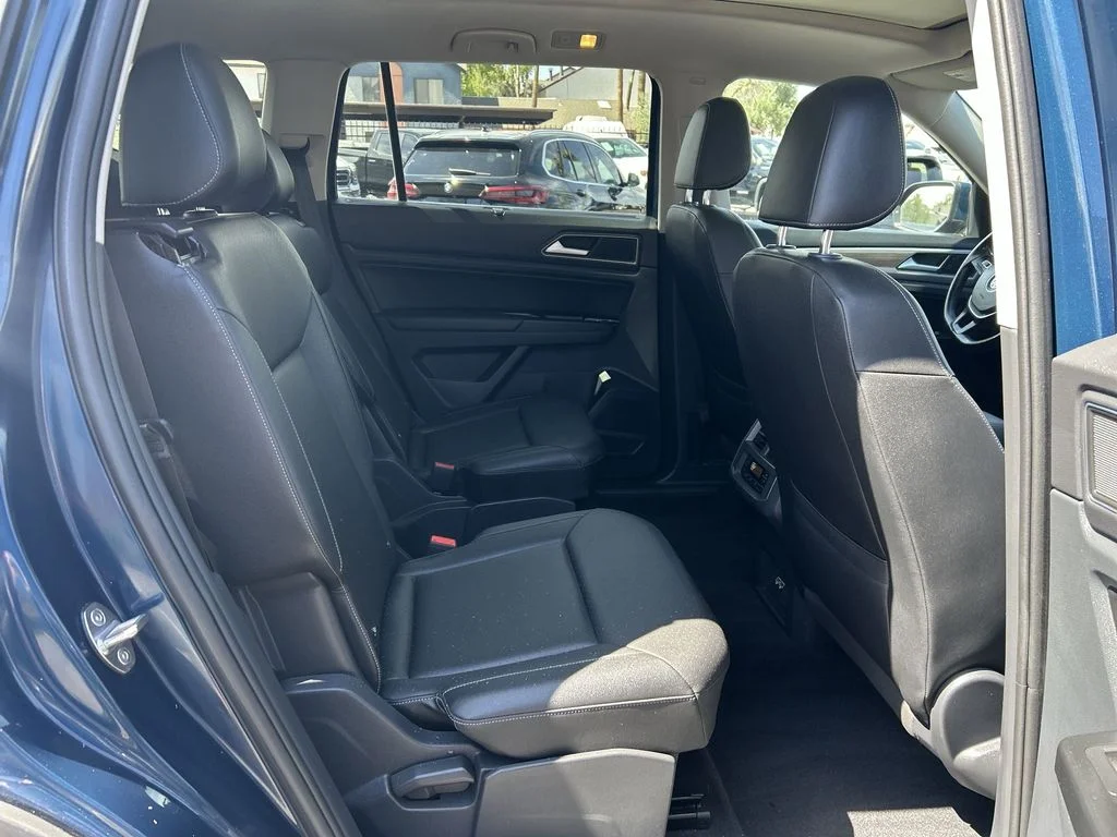 Used 2019 Blue Volkswagen SEL image 24