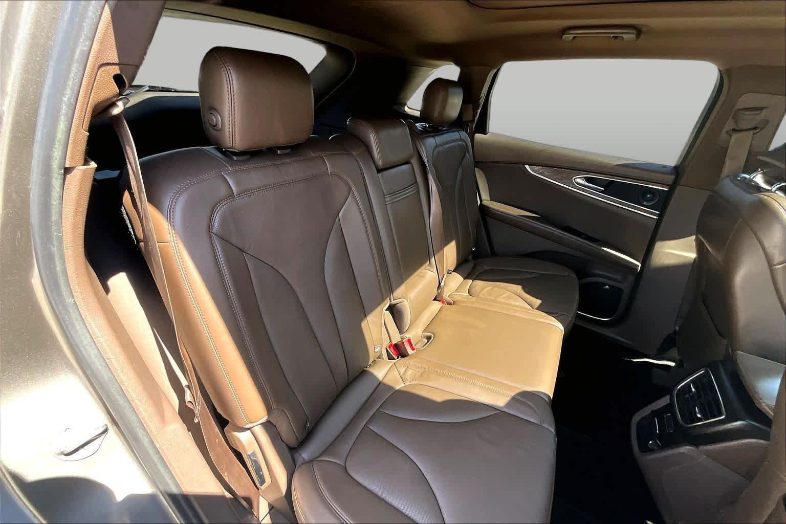 Used 2016 Luxe Lincoln Reserve image 19