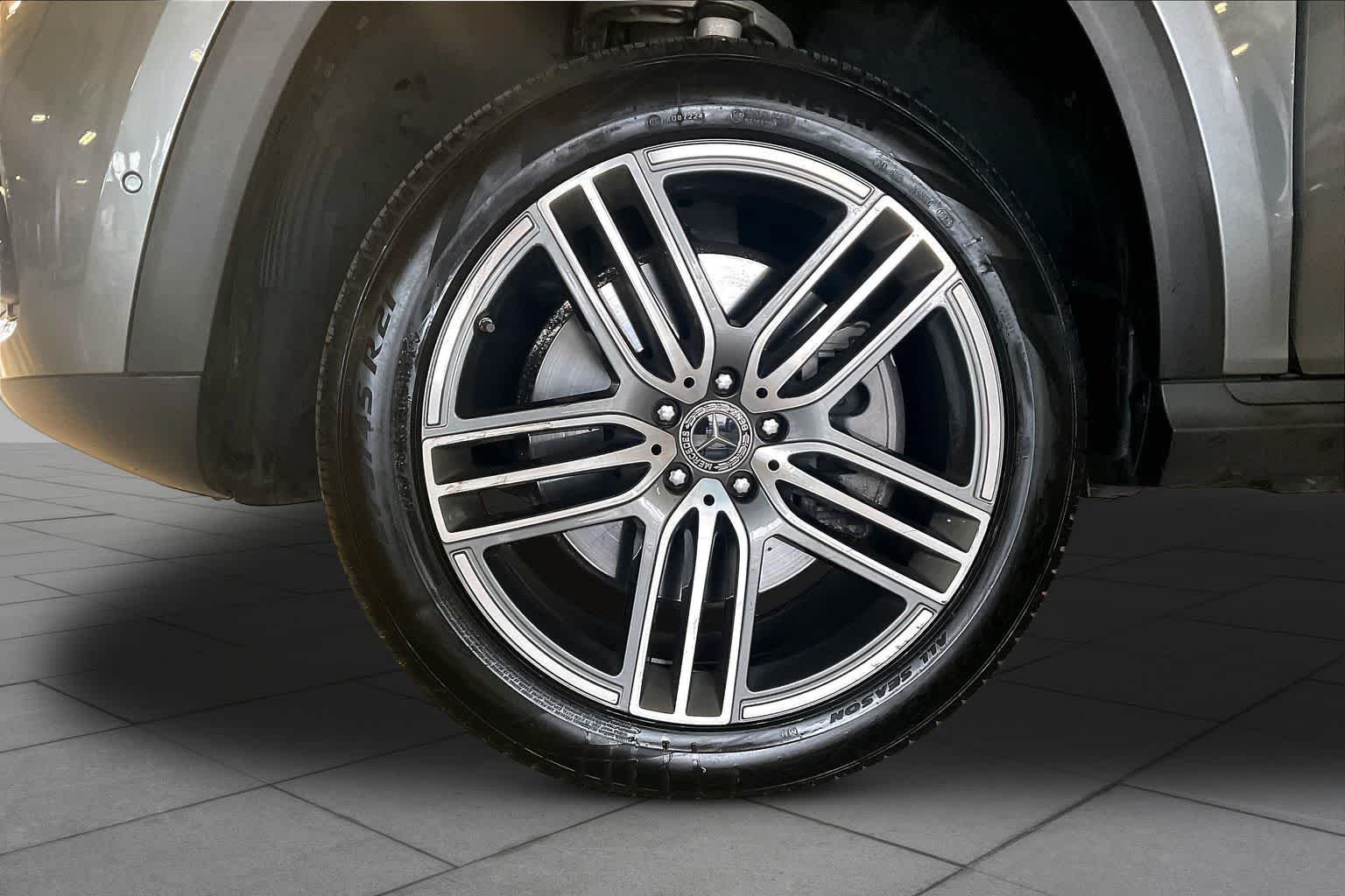 Used 2025 Selenite Grey Metallic Mercedes-Benz GLS 450 image 10