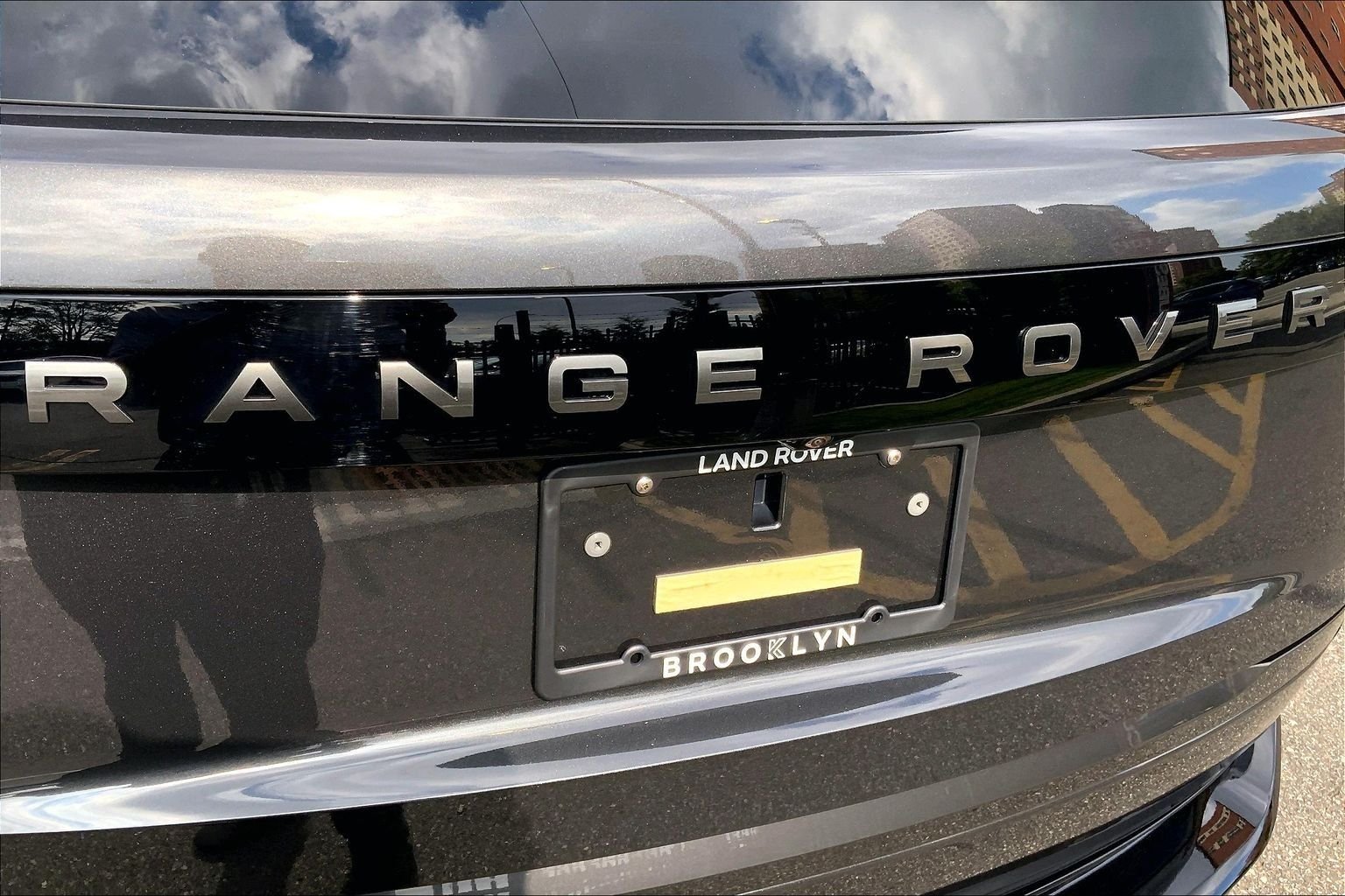 New 2027 Carpathian Grey Land Rover SE image 15
