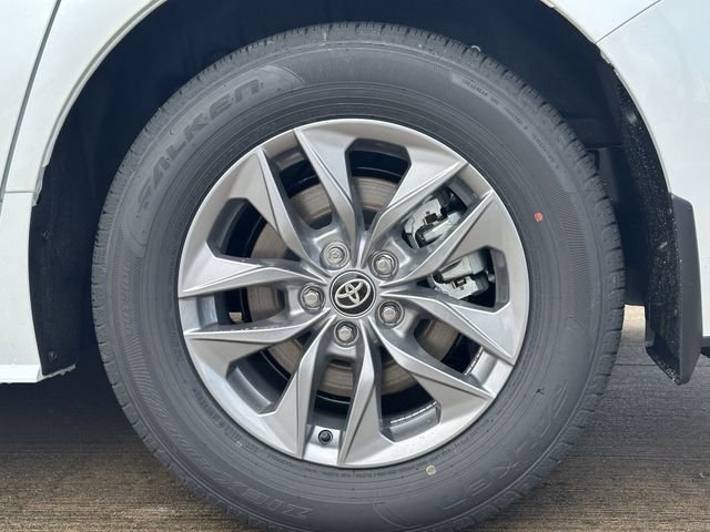 New 2026 Wind Chill Pearl <sup>1</sup> Toyota  XLE image 9