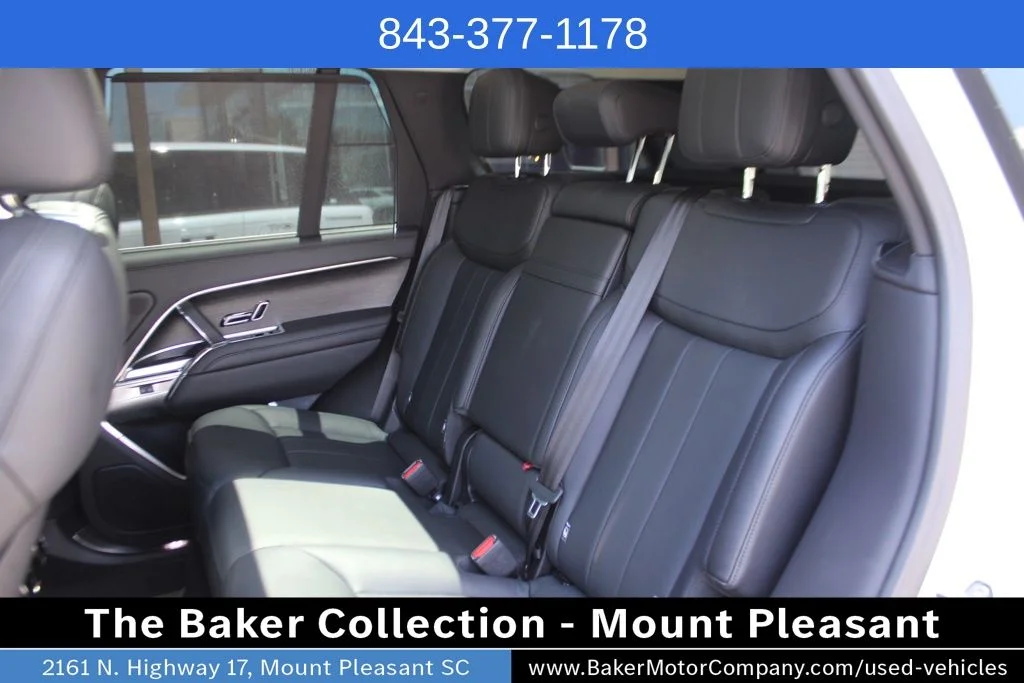 Used 2024 White Land Rover SE image 26