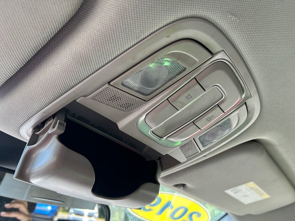 Used 2019 Orange Hyundai SE image 31