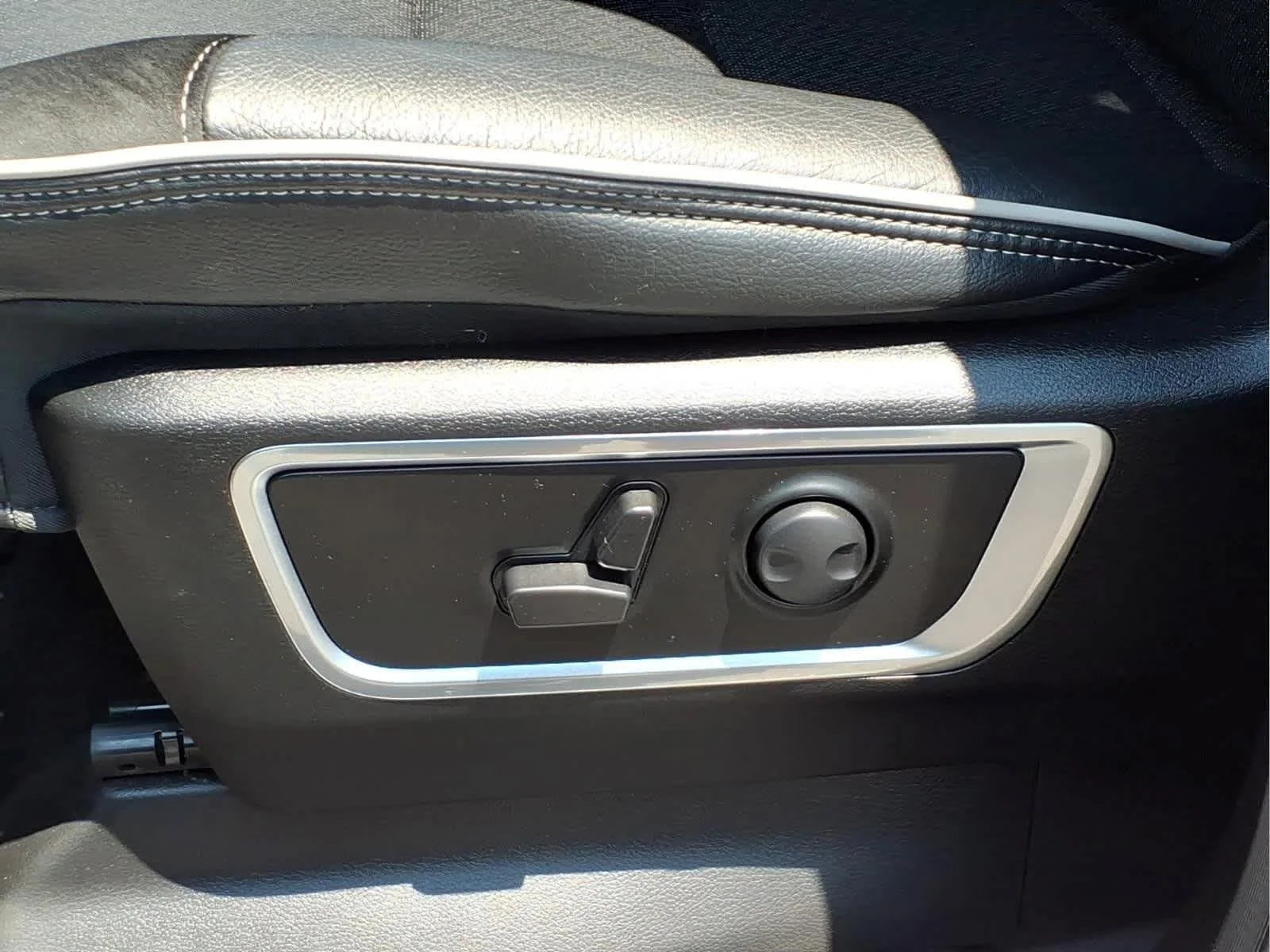 Used 2025 Bright White Clearcoat Ram Laramie image 17