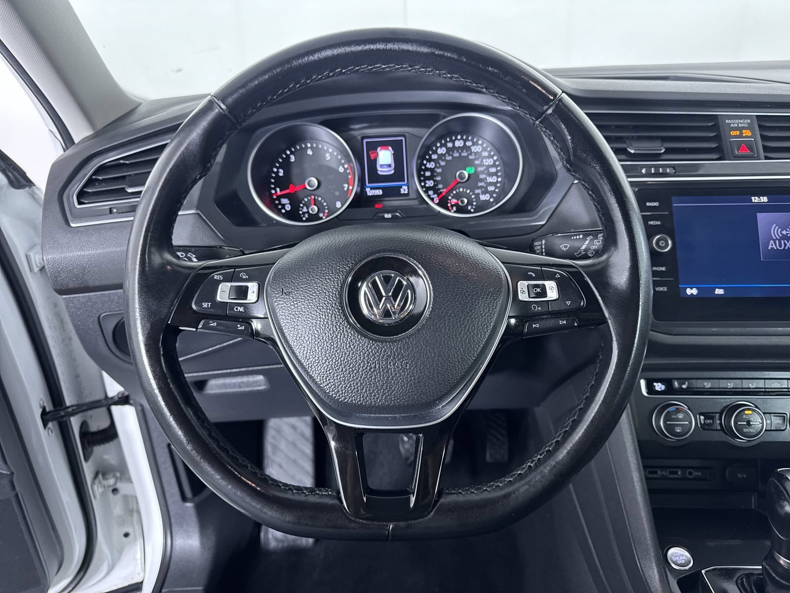 Used 2018 Pure White Volkswagen SEL image 16