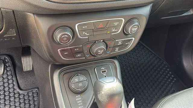 Used 2021 White Jeep Trailhawk image 16