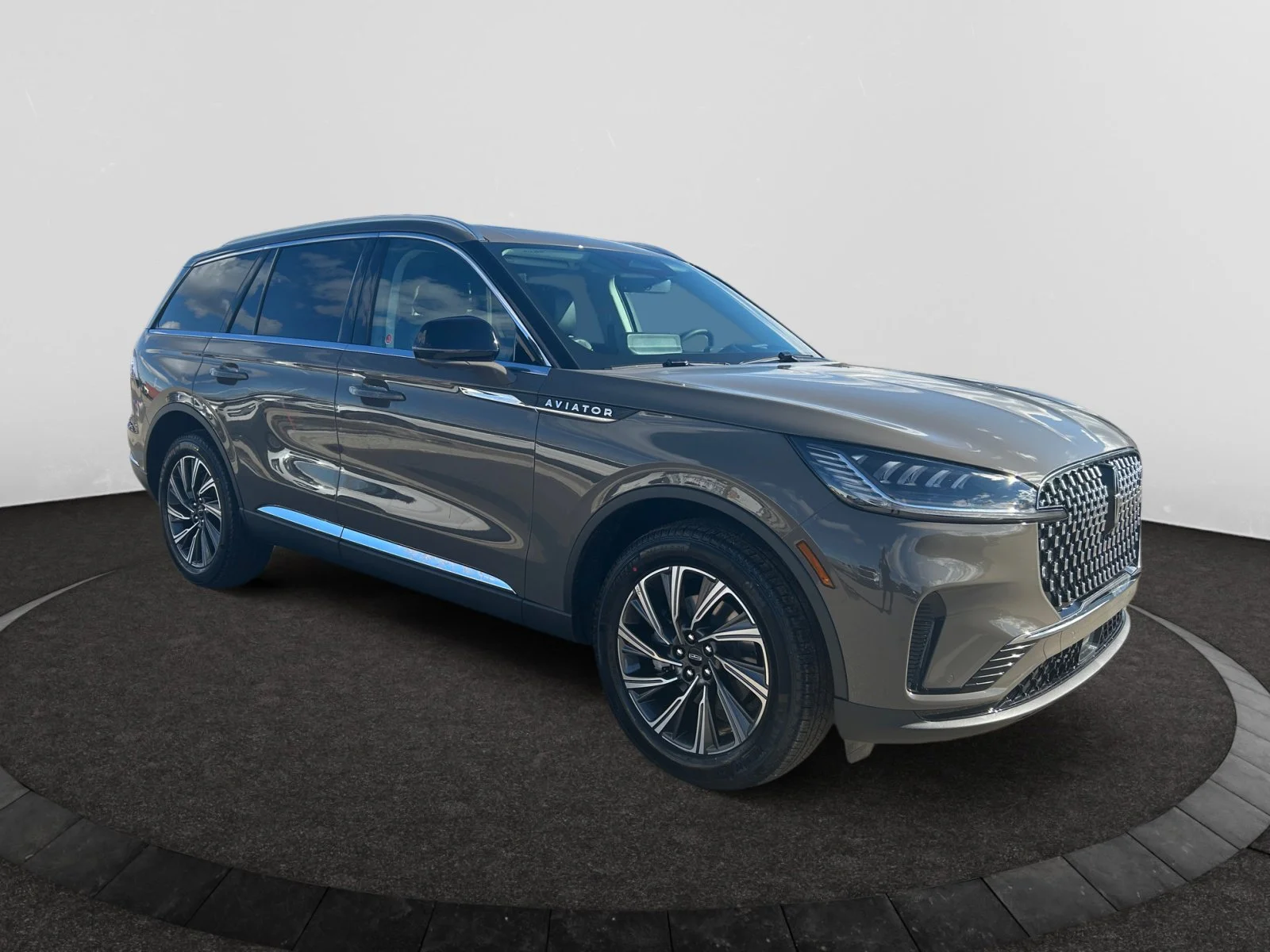 New 2026 Harbour Grey Clearcoat Lincoln Premiere image 7