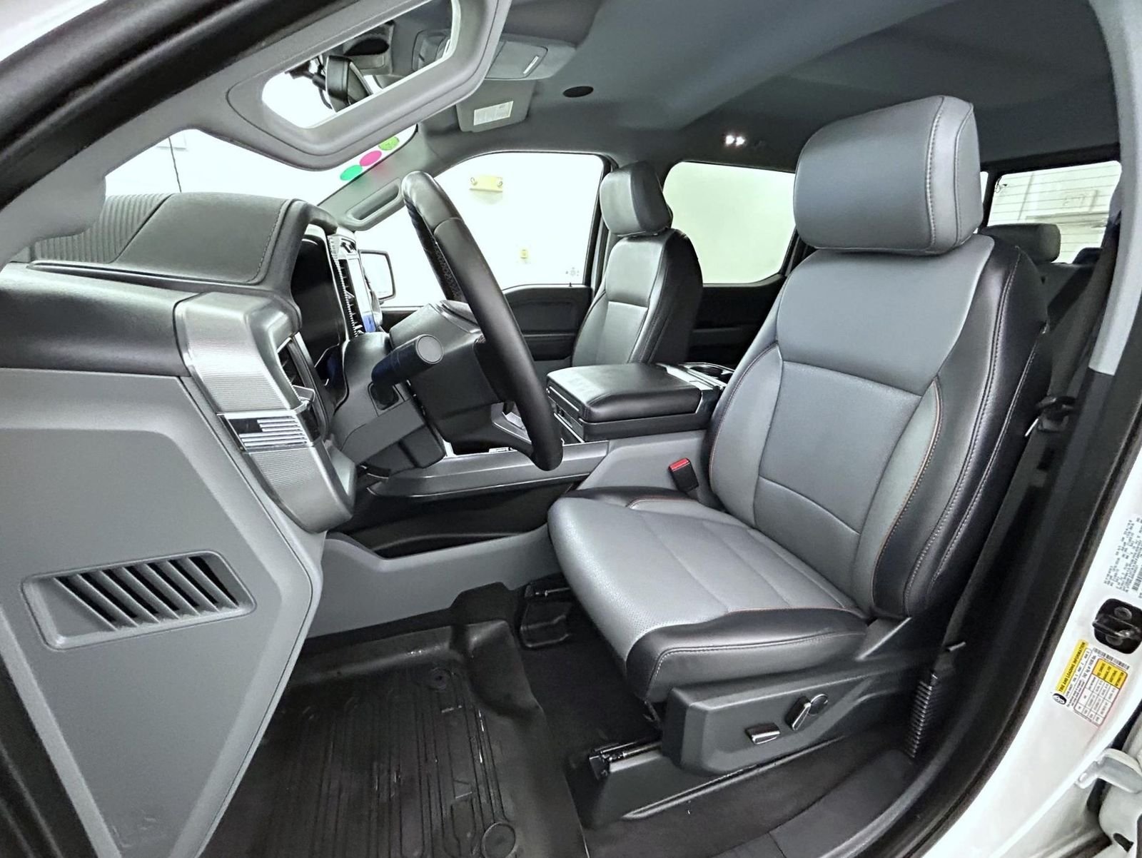 Used 2025 White Ford Lariat image 10