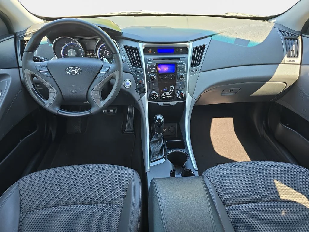 Used 2011 Silver Hyundai SE image 10