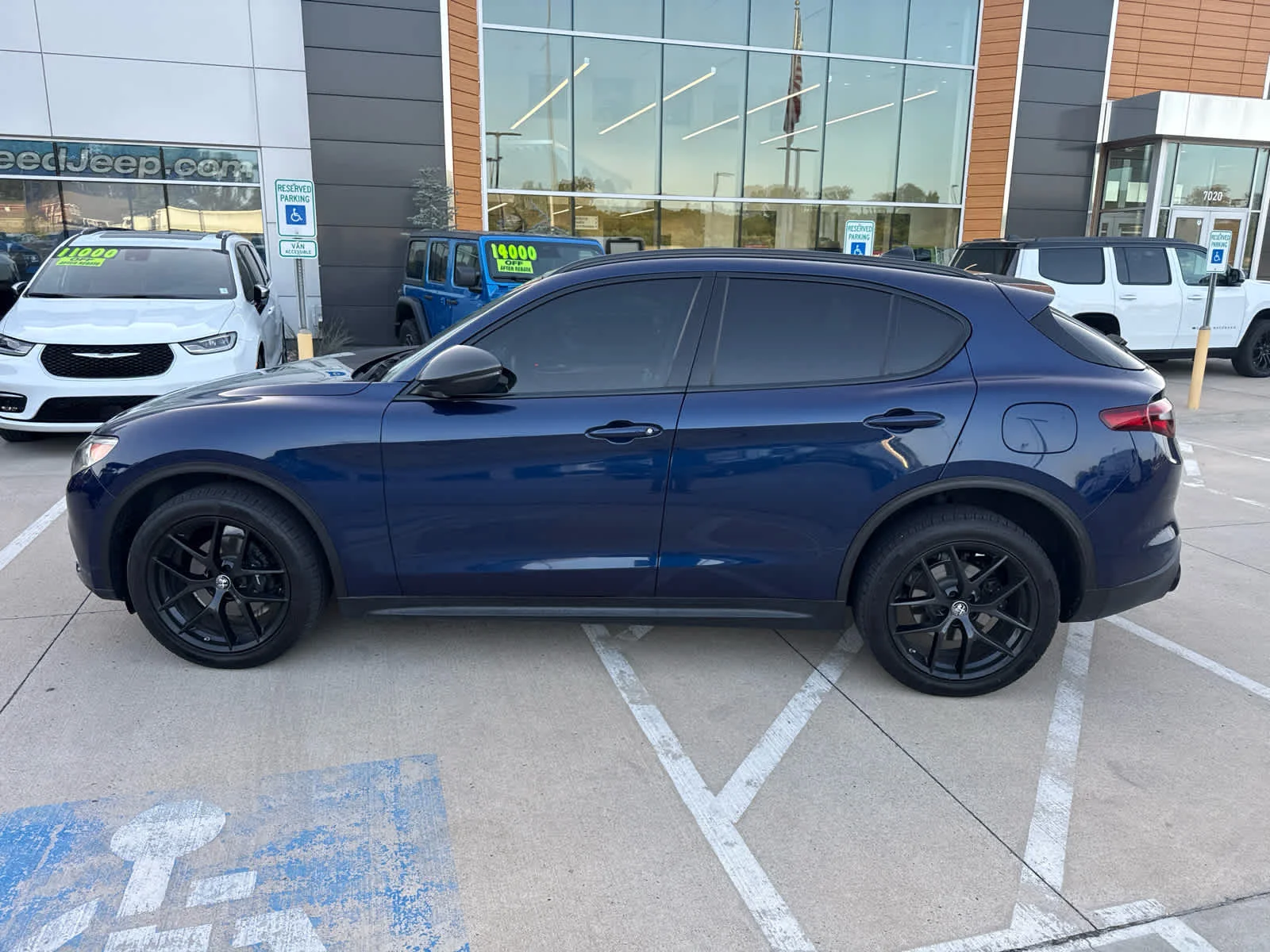 Used 2019 BLUE Alfa Romeo Sport image 8