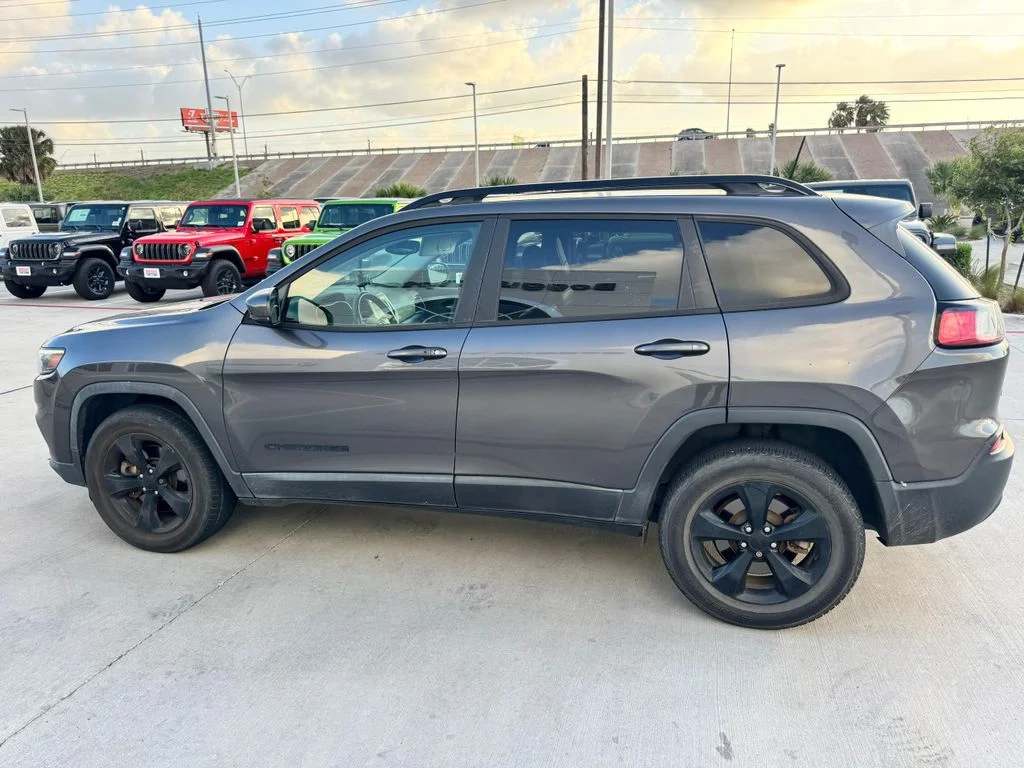 Used 2020 Gray Jeep Latitude Plus image 4
