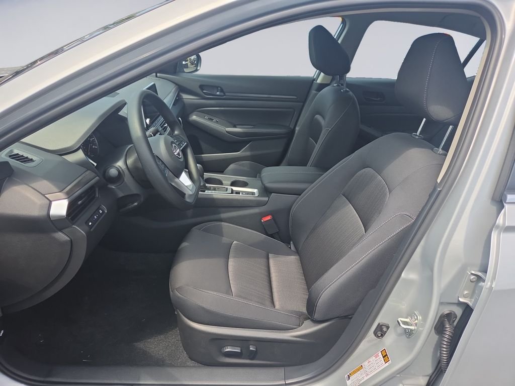 New 2026 Silver Nissan 2.5 SV image 15