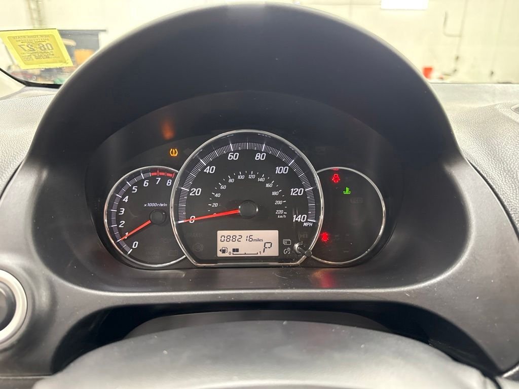 Used 2019 White Mitsubishi LE image 28