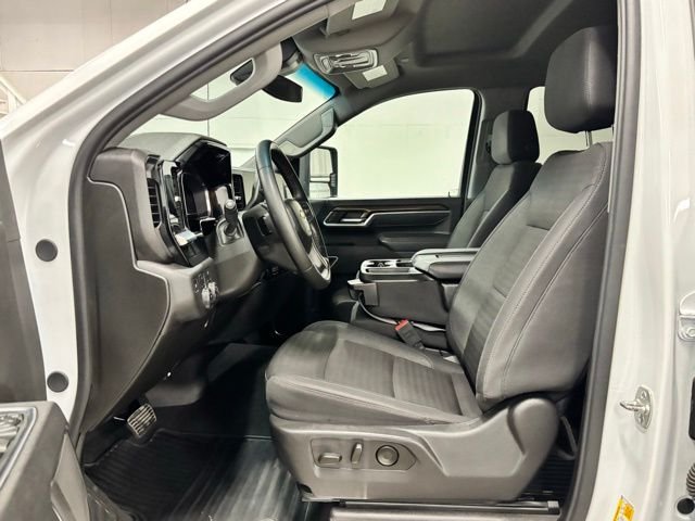 Used 2025 White Chevrolet LT image 16