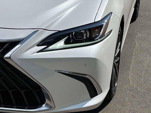 Used 2024 White Lexus 350 image 9