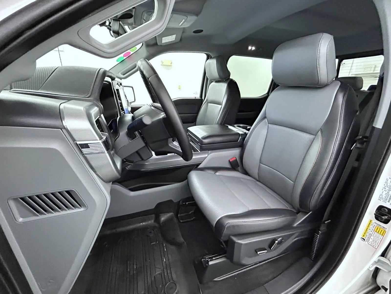Used 2025 White Ford Lariat image 10