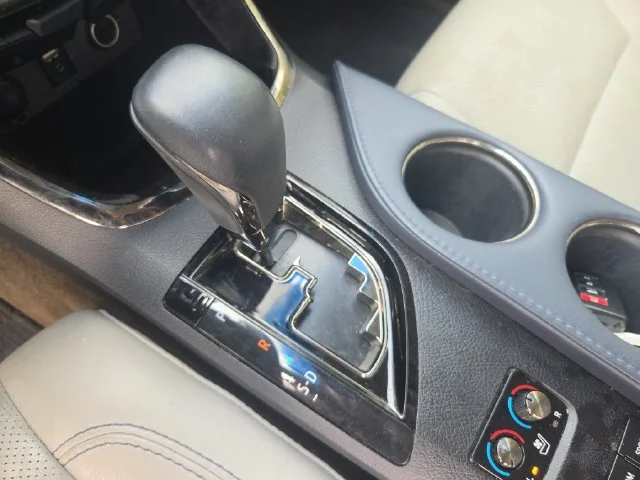 Used 2013 Black Toyota Limited image 37