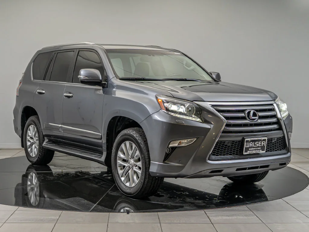 Used 2016 Gray Pearl Lexus 460 image 3