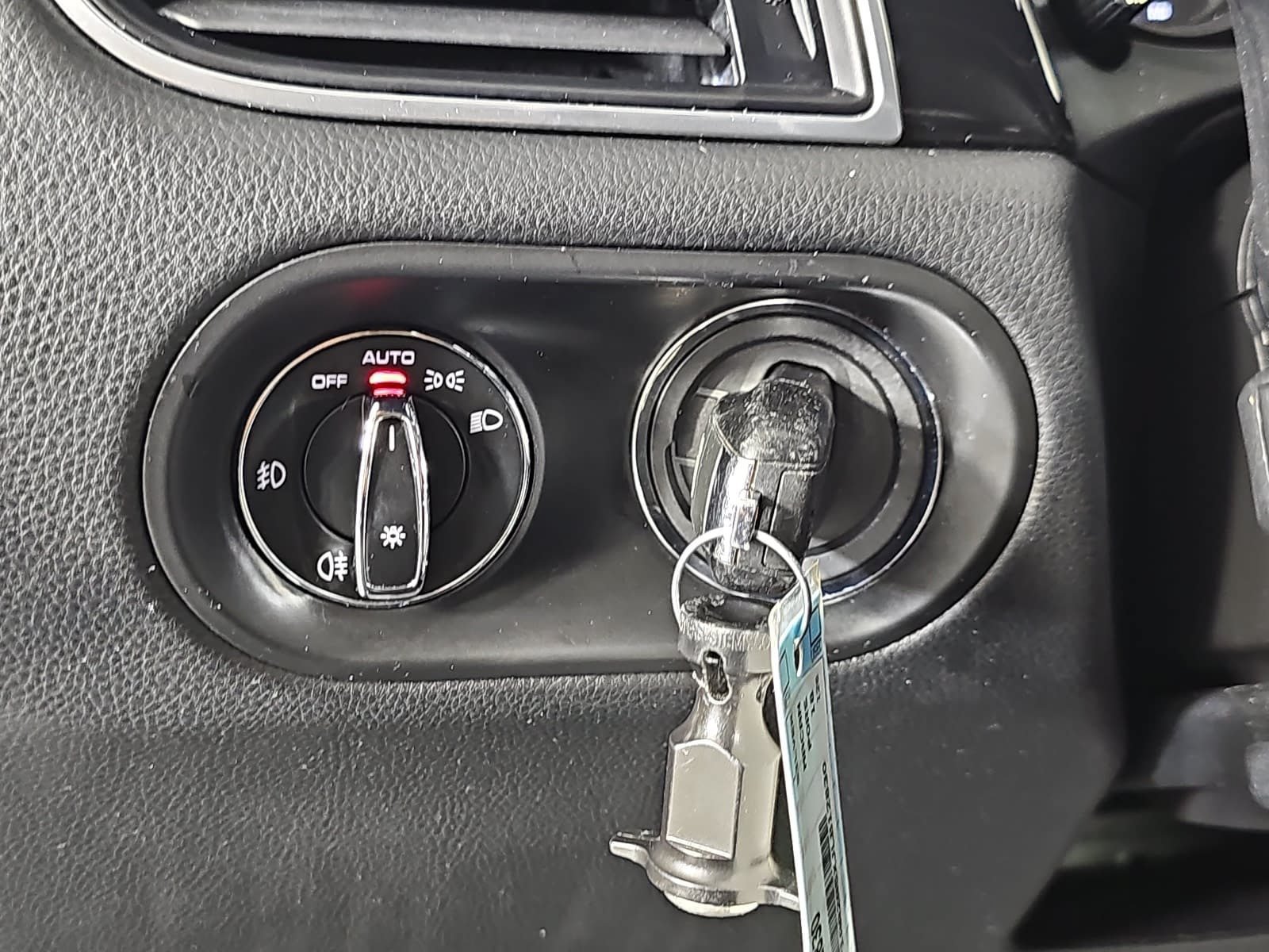 Used 2018 Silver Porsche  image 24