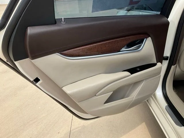 Used 2013 White Cadillac Luxury image 28