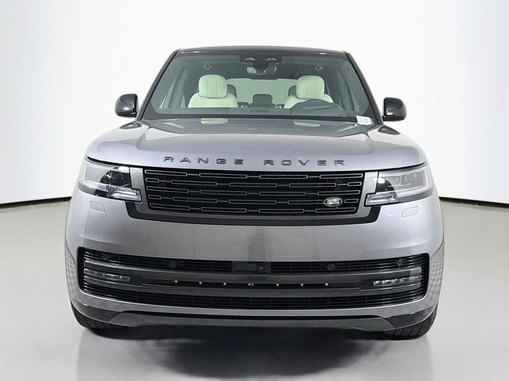 New 2026 Eiger Grey Land Rover SE image 2