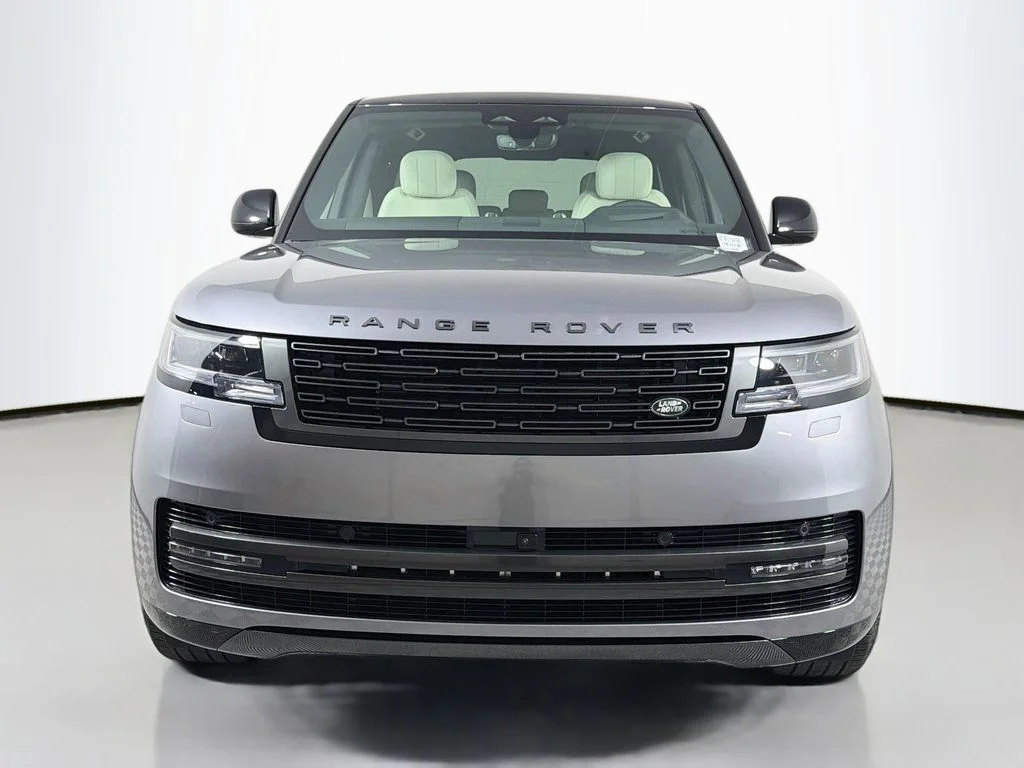 New 2026 Eiger Grey Land Rover SE image 2