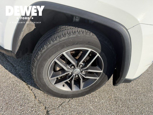 Used 2017 Bright White Clearcoat Jeep Limited image 37