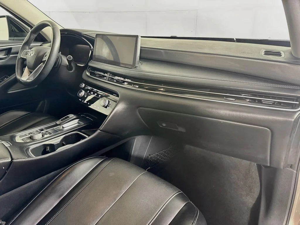 Certified Used 2023 Silver INFINITI LUXE image 38