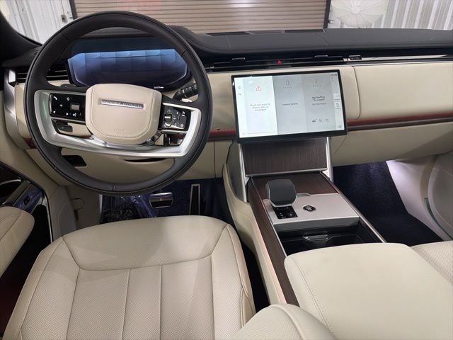New 2026 Eiger Grey Land Rover SE image 18