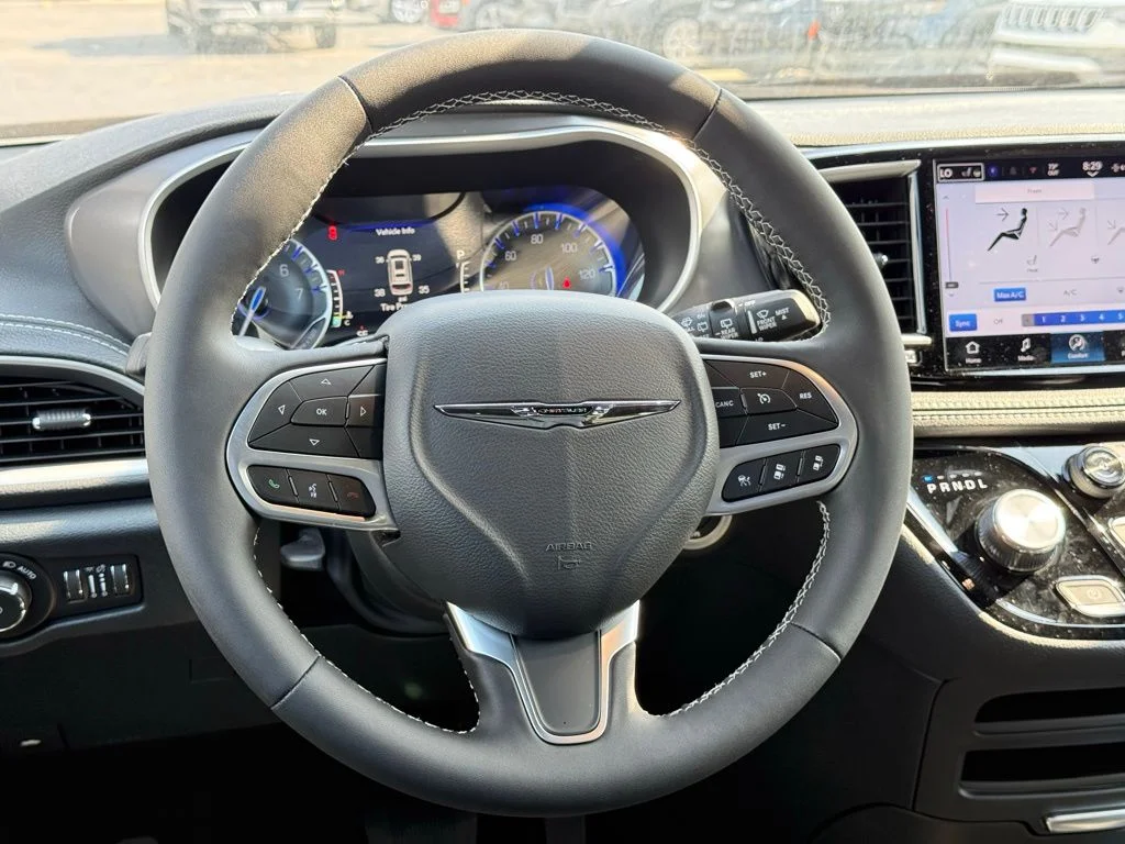 2025 Chrysler Pacifica Select - Photo 18