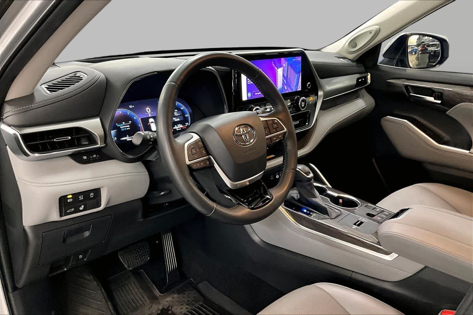Used 2023 Celestial Silver Metallic Toyota Platinum image 17