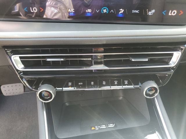 2025 Chevrolet Traverse LT - Photo 35