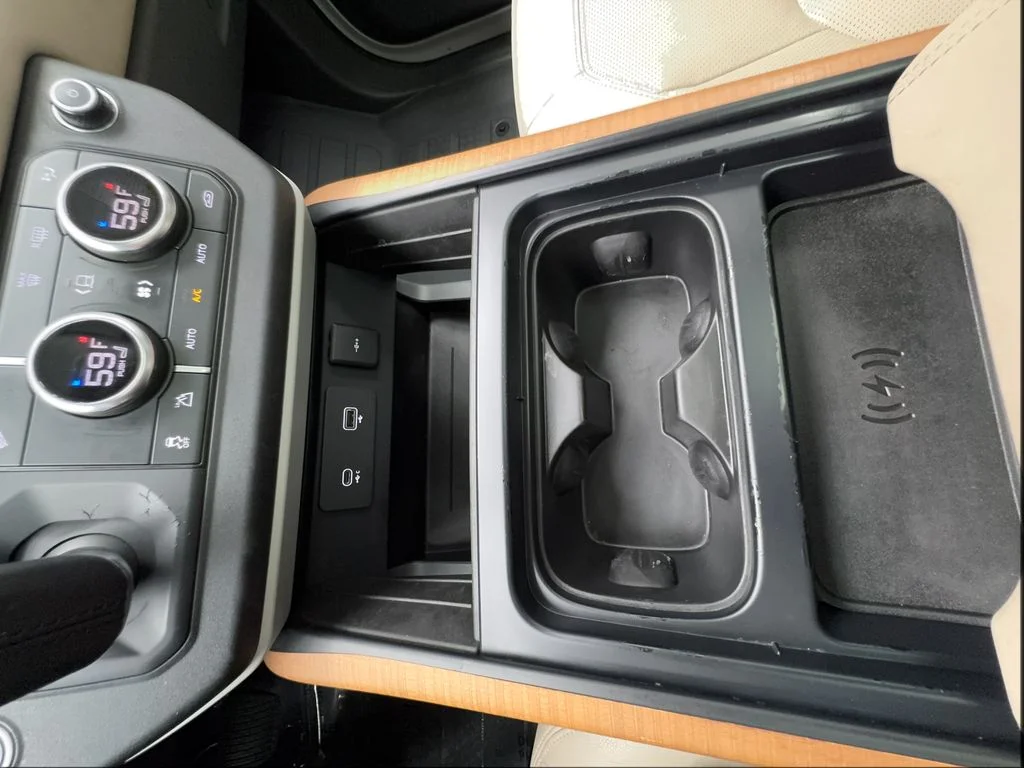 Used 2023 White Land Rover S image 41