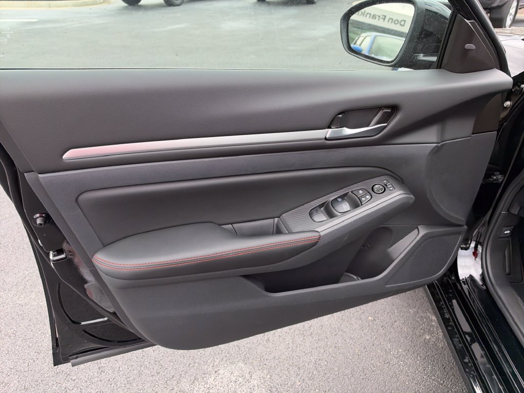 New 2026 Black Nissan 2.5 SR image 12