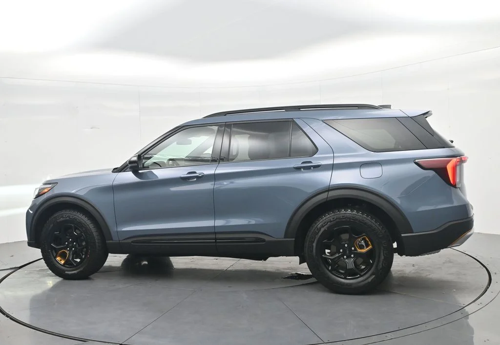 New 2026 Vapor Blue Metallic Ford Tremor® image 10