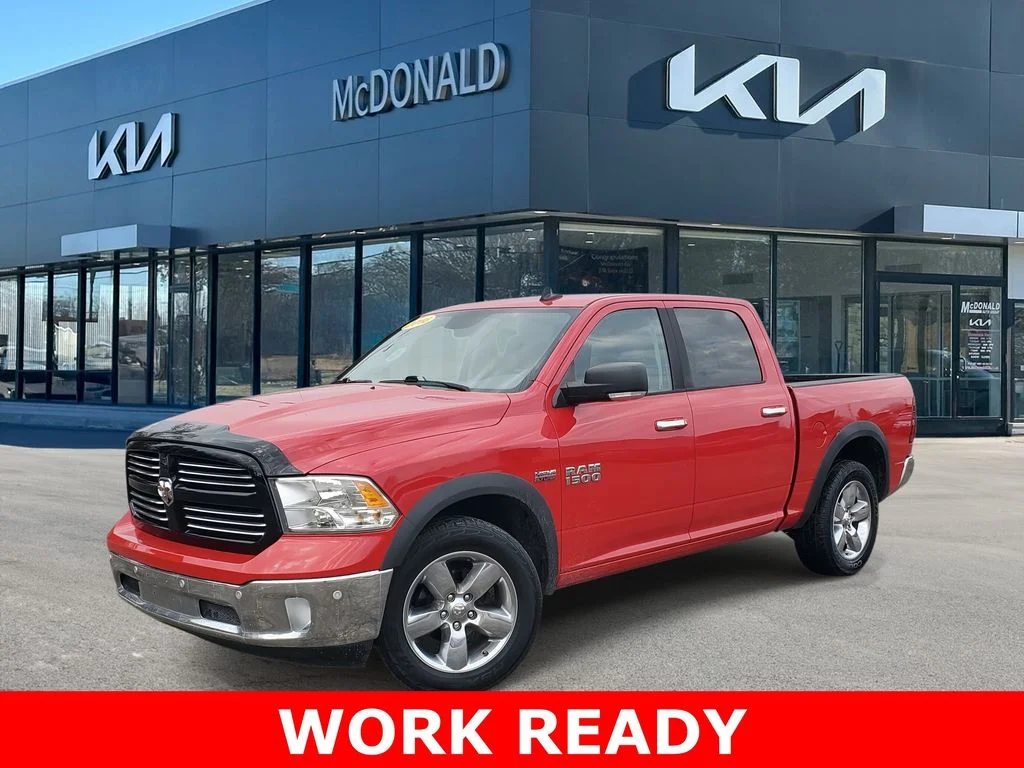 2016 RAM 1500 Big Horn 4x4 Crew Cab 5'7's photo