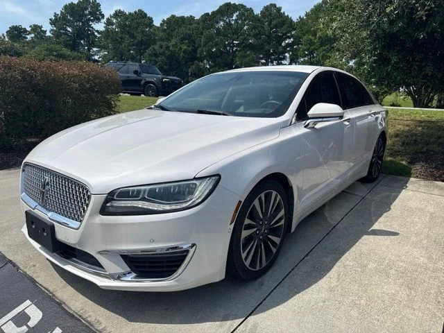 Used 2019 White Lincoln Reserve image 1
