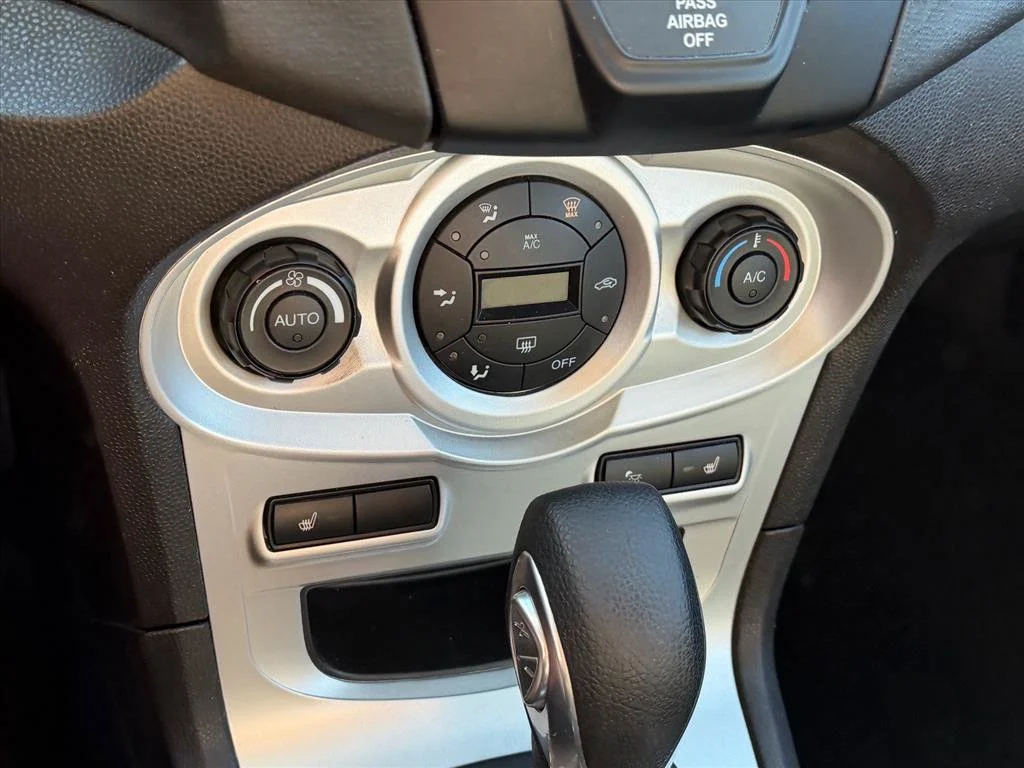 Used 2018 Silver Ford SE image 25