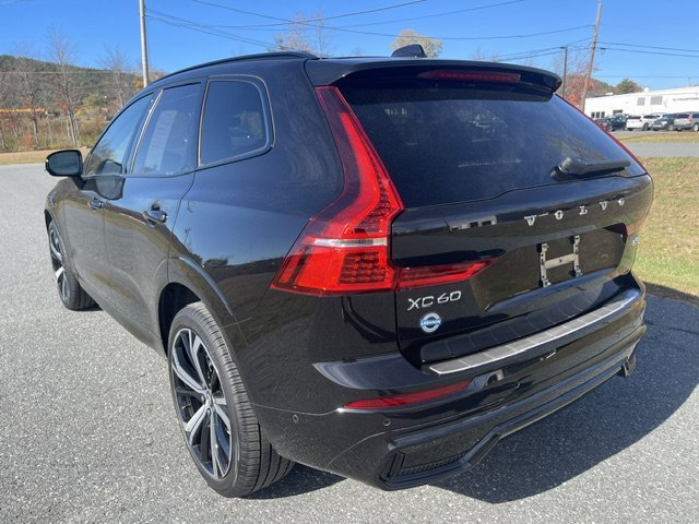 Used 2024 Black Volvo Ultimate Dark Theme image 3
