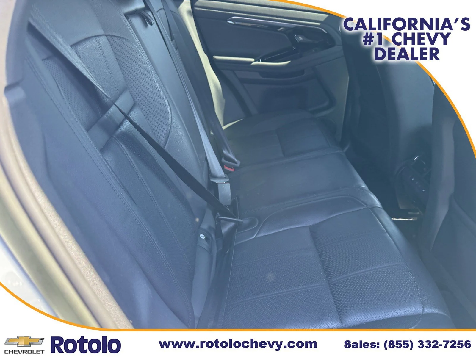 Used 2023 White Land Rover R-Dynamic SE image 10